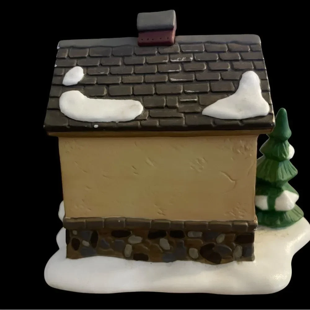 Department 56 Charming Holiday‎ Farmhouse and Figurine Set